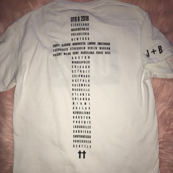 Jay Z and Beyoncé on the run 2 tour T-shirt. - Picture 1 of 3